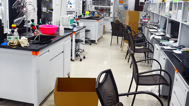 邯鄲實驗室搬遷公司：我希望你永遠(yuǎn)不要受到強(qiáng)堿的傷害｜幫德運(yùn)