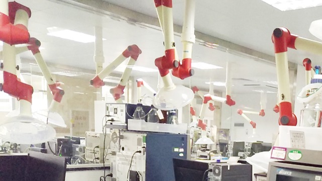 秦皇島實(shí)驗(yàn)室搬遷公司與幫德運(yùn)公司談比色皿