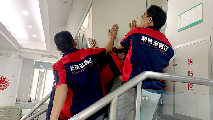 幫德運實驗室搬遷公司祝大家新年快樂，蛇年大吉！